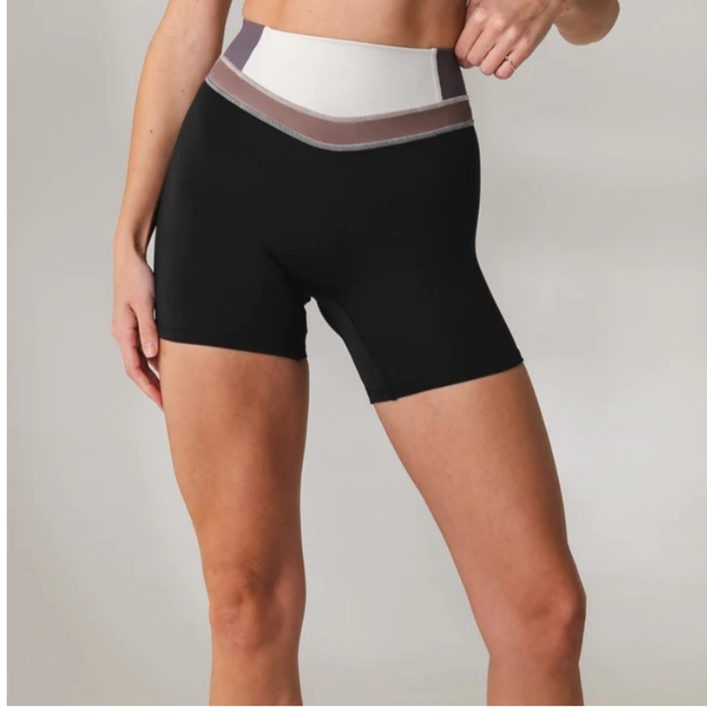 NWT Vitality Ascend II Hue Volley Short